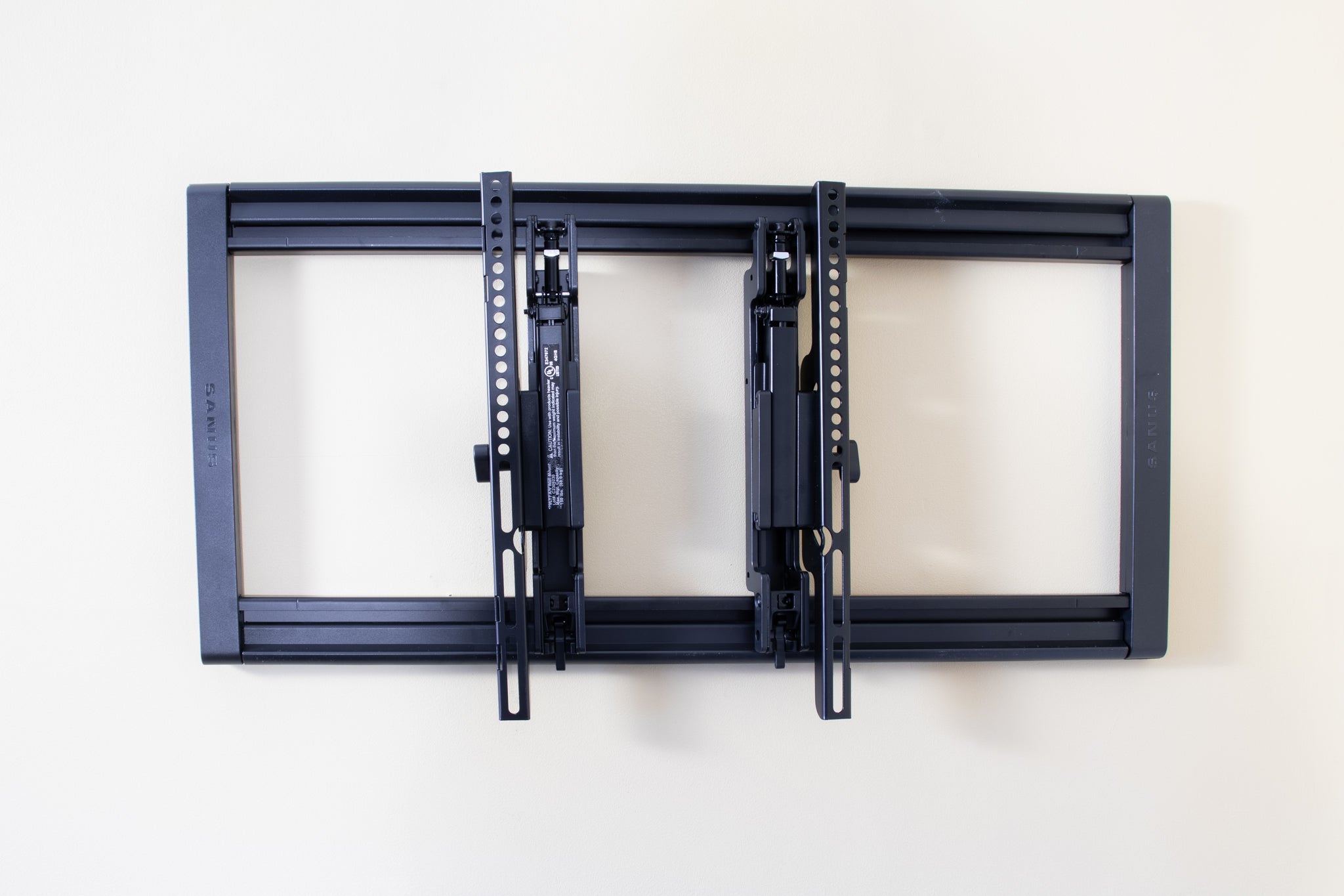 BEST-TV-WALL-MOUNT-2048px-2922